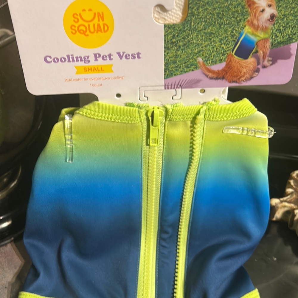 Sun squad pet cooling vest. Size small. Nwts.